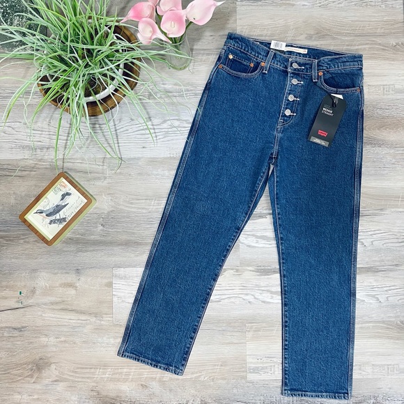 Levi's Premium Wedgie Straight High Rise Jeans - Picture 9 of 16